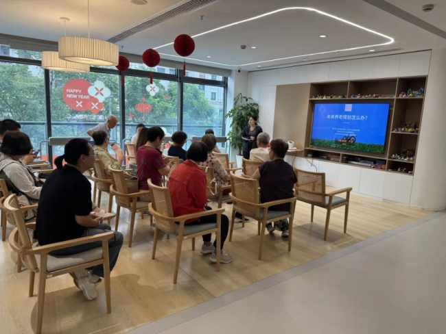 赋能基层为老服务 科学规划乐享晚年—— 虹桥镇开展乐龄规划顾问一站式服务宣教活动